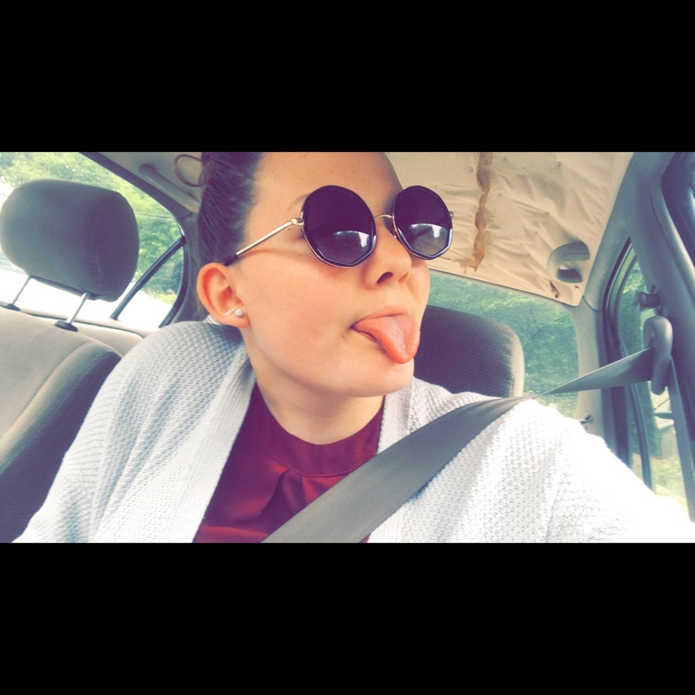 Meet your Posher, Brooke